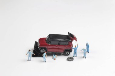 bir araba ve bir traktör tamiri mini mekaniği