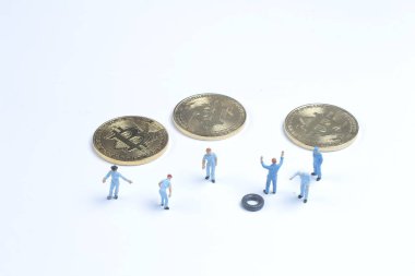 bir araba ve bir traktör tamiri mekaniği