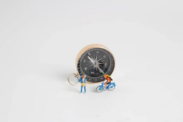 Compass withe the mini figure to tavel — Stock Photo, Image