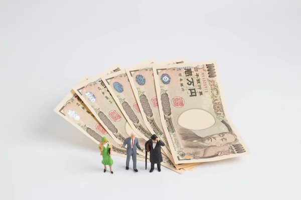 Фігура стоїть банкнот Японська Єна — стокове фото