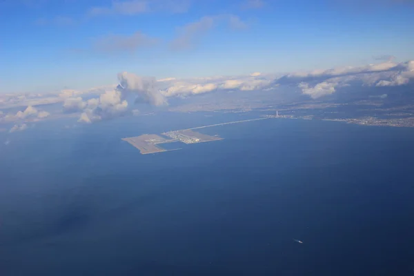 Avião em um aeroporto de Kansai no japão — Fotografia de Stock