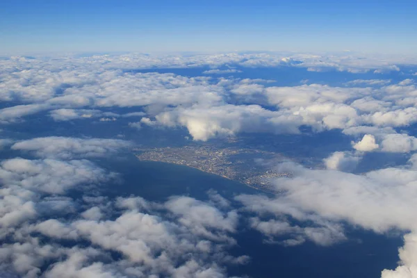 Nuages blancs dans le ciel depuis la vue aérienne — Photo