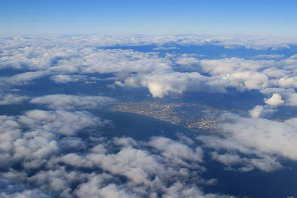 Nuages blancs dans le ciel depuis la vue aérienne — Photo