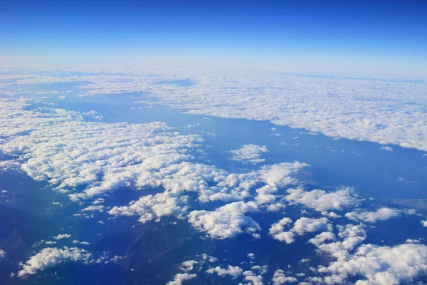 Nuvens brancas no céu a partir da vista aérea — Fotografia de Stock