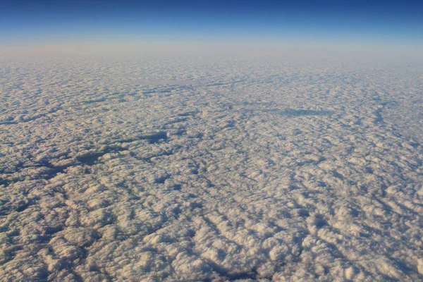 Blauer Himmel und Wolken aus der Luft — Stockfoto