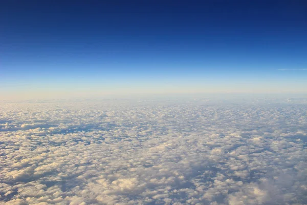 Modrá obloha a cloud z leteckého pohledu — Stock fotografie