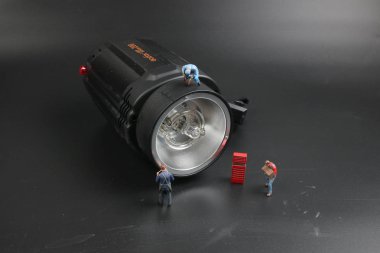 min işçi iş ile birden parlamak 