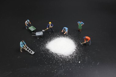 Grup tuz hazırlanıyor bir mini figür