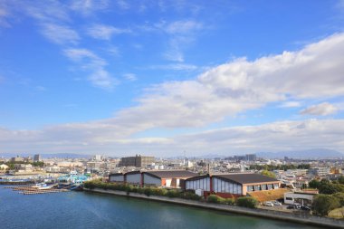 Hanshin Otoyolu Osaka Limanı manzarası