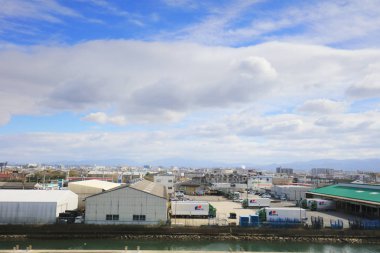 Hanshin Otoyolu Osaka Limanı manzarası