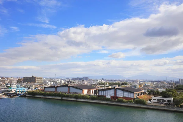 Hanshin Otoyolu Osaka Limanı manzarası