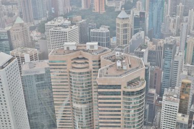 Merkezi iş bölgesine hk, merkezi bir noktada bulunuyor