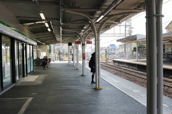 Träna i järnvägen vid kyoto Japan — Stockfoto