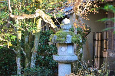 Monzeki kyoto, Manshu taş bir lamba  