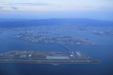 Uçak penceresinden bir Osaka Körfezi