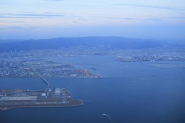 Uçak penceresinden bir Osaka Körfezi