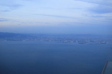 Uçak penceresinden bir Osaka Körfezi