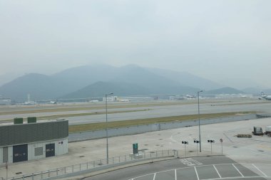 gün zaman Hong Kong Havaalanı'nda uçak l
