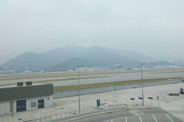 gün zaman Hong Kong Havaalanı'nda uçak l