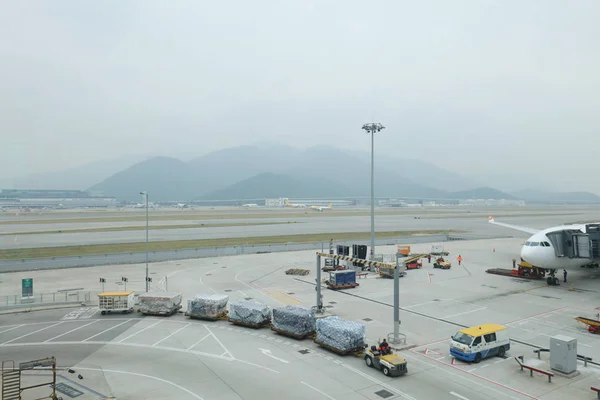 Voo a jato atracado no Aeroporto de Hong Kong . — Fotografia de Stock