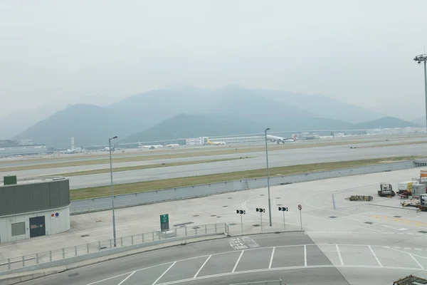 航机停靠香港机场. — 图库照片