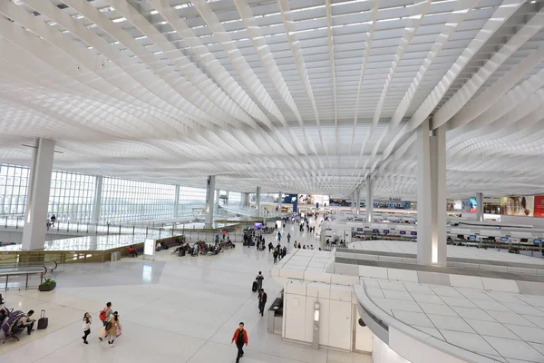 A Midfield Concourse en el aeropuerto internacional de Hong Kong . —  Fotos de Stock
