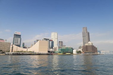 Victoria Harbor gün mavi gökyüzü, tekne ve bulut.