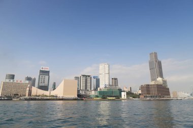 Victoria Harbor gün mavi gökyüzü, tekne ve bulut.