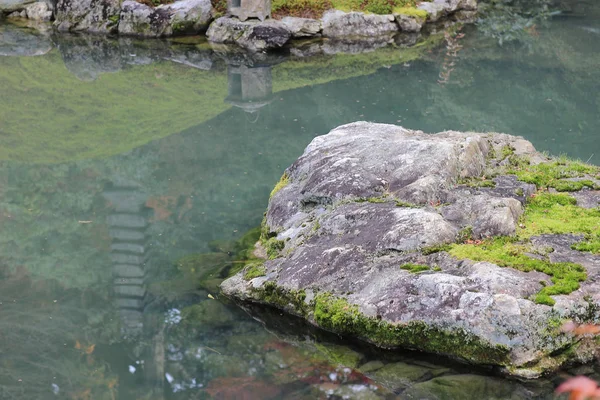 El estanque en Shin den Shoren en el Templo — Foto de Stock