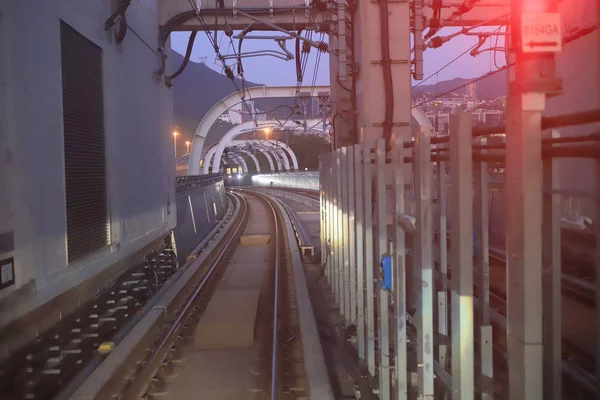 Tunnel ferroviaire en mouvement avec flou de mouvement modéré — Photo