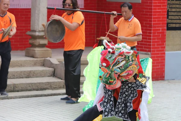 A qilin dance at Tin Hau Temple hk — Stock Photo, Image