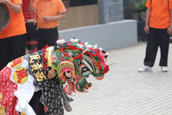 香港天后庙麒麟舞 — 图库照片