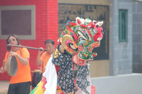 A qilin dance at Tin Hau Temple hk — Stock Photo, Image