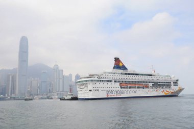 modern iş merkezleri ve cruise gemi, Hong Kong. Asya.