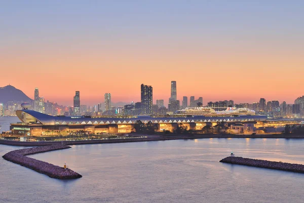 Tramonto su Victoria Harbor visto Kwun Tong — Foto Stock