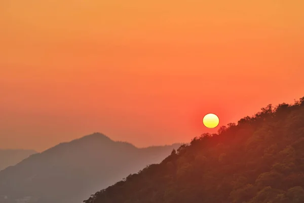 Krásný zlatý východ slunce na Beacon Hill hk — Stock fotografie