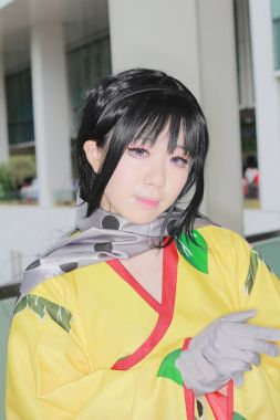  Bir katılımcı Cosplay kostüm Giydir 