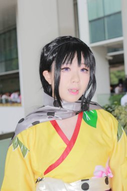  Bir katılımcı Cosplay kostüm Giydir 