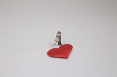 bir mini fuigure insanlar, çift ayakta, aşk kavramı