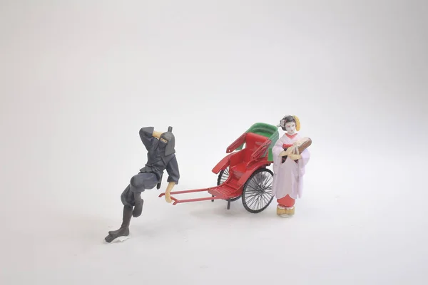 Una mini figura y rojo vintage oriental rickshaw taxi — Foto de Stock