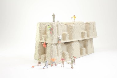  Mini dağcılardan nesneyi tırmanma