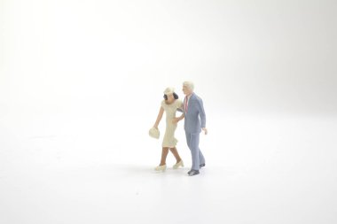 bir mini figür stand üzerinde kurulu