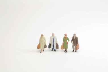 Bagaj ile seyahat kavramı mini figür