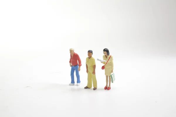 Mini figury stoją na pokładzie — Zdjęcie stockowe