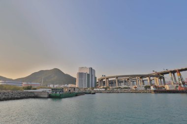 Gündüz, Hong Kong köprüde astonecutter