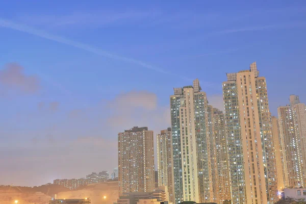 Um edifício alto blocos de apartamentos como visto de Yau Tong — Fotografia de Stock