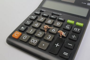bir oyuncak figür sumo güreşçisi klavye