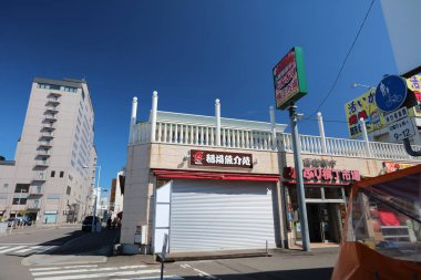 Hakodate içinde sabah taze deniz ürünleri için ziyaret edenler.