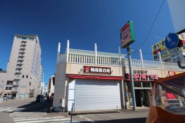 Hakodate içinde sabah taze deniz ürünleri için ziyaret edenler.