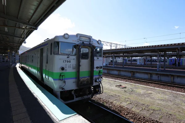 Железнодорожная станция на главной линии Хакодате в Хакодате — стоковое фото
